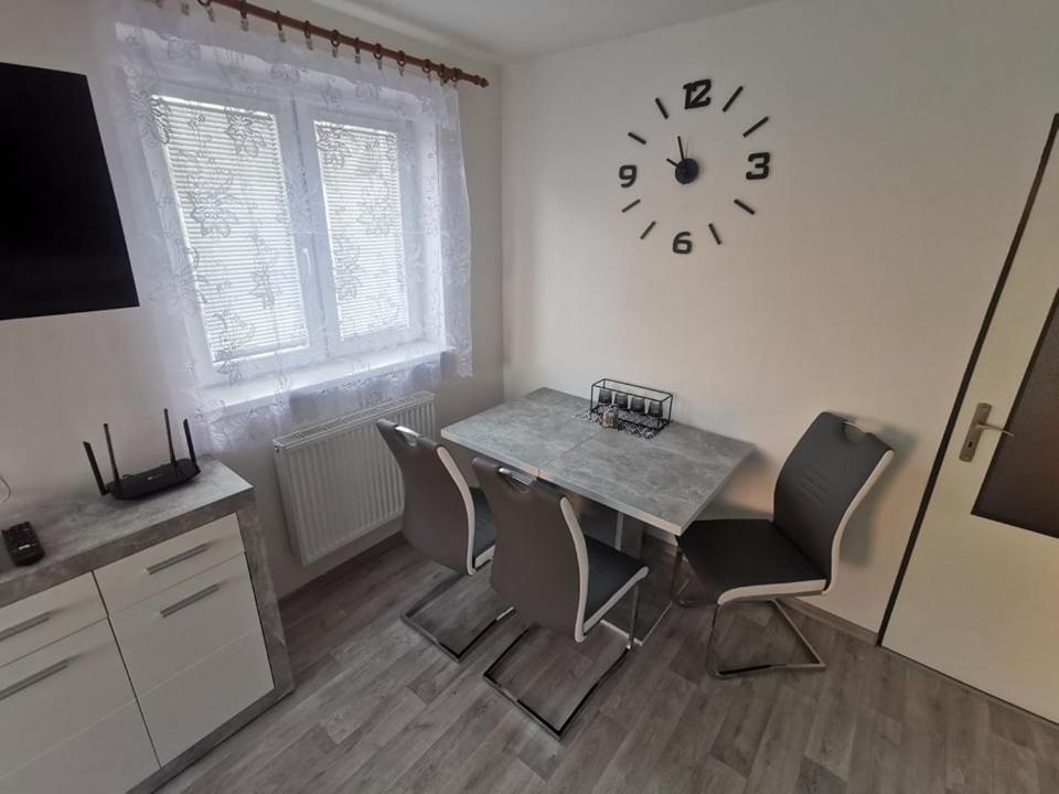 Apartman Zuzka เยเซนิค ภายนอก รูปภาพ