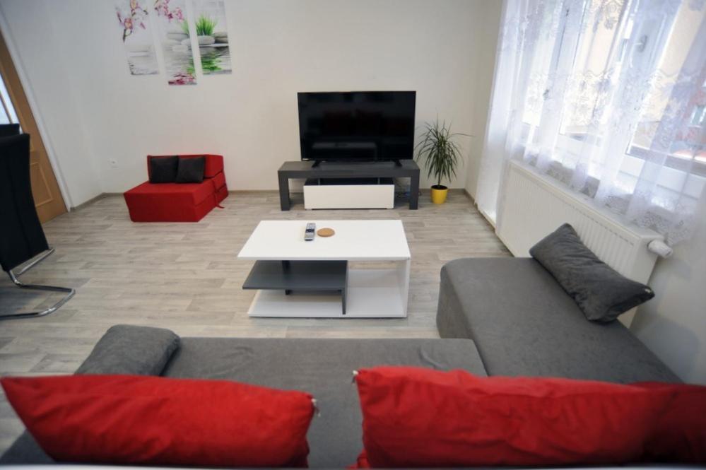 Apartman Zuzka เยเซนิค ภายนอก รูปภาพ